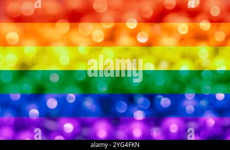 Ein lebendiges Bild der LGBTQIA Regenbogenflagge mit horizontalen Streifen in Rot, Orange, Gelb, Grün, Blau, und violett. Stockfoto