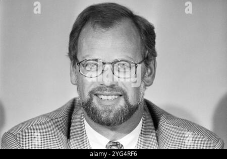 Deutschland, Bonn 25.08.1994 Archiv.: 48-44-3a Treffen der SPD mit dem DGB Foto: SPD-Bundesvorsitzender und Kanzlerkandidat Rudolf Scharping Treffen der SPD mit dem DGB *** Germany, Bonn 25 08 1994 Archiv 48 44 3a Treffen der SPD mit dem DGB Foto SPD Bundesvorsitzender und Kanzlerkandidat Rudolf Scharping Treffen der SPD mit dem DGB Stockfoto