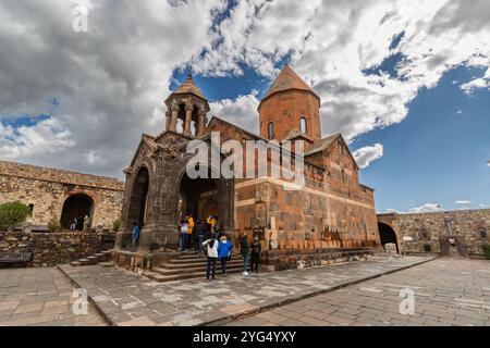 Khor Virap, Armenien - 13. April 2023: Panoramablick auf das Kloster Khor Virap in Armenien. Hochwertige Fotos Stockfoto