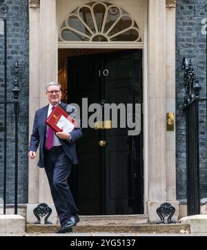 London, England, Großbritannien. November 2024. Der britische Premierminister KEIR STARMER verlässt die Downing Street 10 zur Fragestunde des Premierministers. (Kreditbild: © Tayfun Salci/ZUMA Press Wire) NUR REDAKTIONELLE VERWENDUNG! Nicht für kommerzielle ZWECKE! Stockfoto