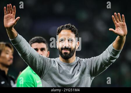 Lissabon, Portugal, Portugal. November 2024. Ruben AMORIM von Sporting feiert den Sieg beim Spiel der UEFA Champions League, League Phase MD4 zwischen Sporting CP und Manchester City am 5. November 2024 im Estadio Jose Alvalade in Lissabon, Portugal. (Kreditbild: © Matthieu Mirville/ZUMA Press Wire) NUR REDAKTIONELLE VERWENDUNG! Nicht für kommerzielle ZWECKE! Stockfoto