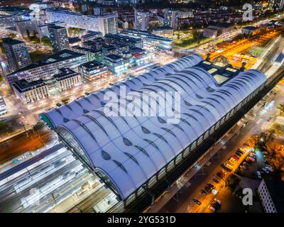 Dresden Luftbild bei Nacht Dresdner Hauptbahnhof mit Teflondach am Wiener Platz bei Nacht. Dresden Sachsen Deutschland *** Dresden Luftaufnahme bei Nacht Dresden Hauptbahnhof mit Teflondach am Wiener Platz bei Nacht Dresden Sachsen Deutschland Dresden24 01637 Stockfoto