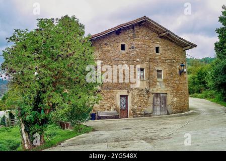 Altes Bauernhaus am St. James Way - Zubiri Stockfoto