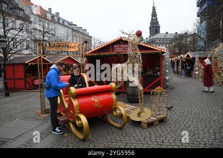 Kopenhagen/Dänemark/06 November 2024/Weihnachtsmarkt im Hojbro plads im Herzen der dänischen Hauptstadt Kopenhagenb. (Foto. Francis Joseph Dean/Dean Pictures) (nicht für kommerzielle Zwecke) Stockfoto