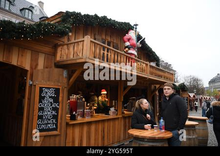 Kopenhagen/Dänemark/06 November 2024/Weihnachtsmarkt im Hojbro plads im Herzen der dänischen Hauptstadt Kopenhagenb. (Foto. Francis Joseph Dean/Dean Pictures) (nicht für kommerzielle Zwecke) Stockfoto