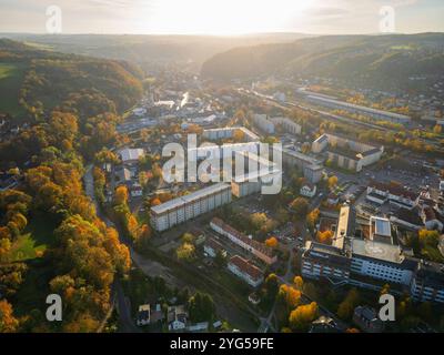 Luftbild Freital HELIOS Weißeritztal-Klinik, Blick auf Freital Hainsberg Freital Sachsen Deutschland *** Luftbild Freital HELIOS Weißeritztal Klinik, Blick auf Freital Hainsberg Freital Sachsen Deutschland Freital24 00108 Stockfoto