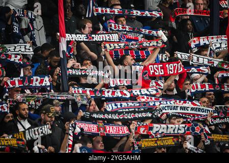 Fans von PSG während des Fußballspiels UEFA Champions League, League Phase MD3 zwischen Paris Saint-Germain und PSV Eindhoven am 22. Oktober 2024 im Parc des Princes Stadion in Paris, Frankreich - Foto Matthieu Mirville / DPPI Stockfoto