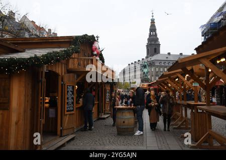 Kopenhagen/Dänemark/06 November 2024/Weihnachtsmarkt im Hojbro plads im Herzen der dänischen Hauptstadt Kopenhagenb. Foto. Bilder von Francis Joseph Dean/Dean sind nicht für kommerzielle Zwecke bestimmt Stockfoto