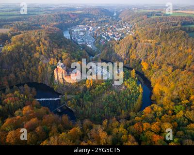 Luftbild Burg Kriebstein Burg Kriebstein am Fluss Zschopau Blick auf Kriebethal und die WEPA Deutschland GmbH & Co. KG, Kriebstein Kriebstein Sachsen Deutschland *** aus der Vogelperspektive von Schloss Kriebstein Schloss Kriebstein am Fluss Zschopau Ansicht von Kriebethal und WEPA Deutschland GmbH Co KG, Kriebstein Kriebstein Sachsen Deutschland Kriebstein24 00108 Stockfoto