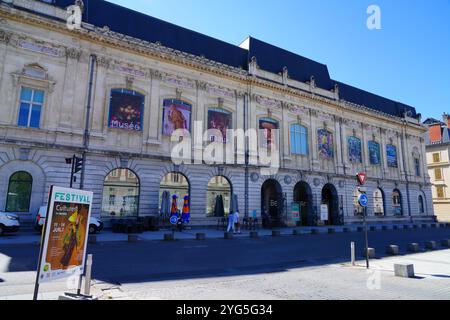 CHAMBERY, FRANKREICH – 7. MAI 2024 – Tagesansicht von Chambery, einer mittelalterlichen Stadt in den Alpen, die ehemalige Heimat der Herzöge von Savoyen in Savoie, Frankreich. Stockfoto