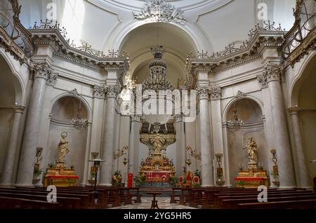 Im Inneren der Badia di Sant'Agata oder der Abtei St Agatha befindet sich eine römisch-katholische Kirche aus dem 18. Jahrhundert und ein angeschlossenes Frauenkloster in Catania, Sizilien, Italien. Stockfoto