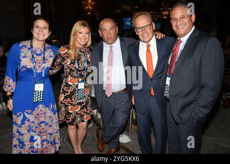 Sara Eisen, Maria Boden, Tyler Mathisen während der Gerald Loeb Awards 2024, verliehen von UCLA Anderson, verliehen im Rainbow Room in New York City, New York, USA, Donnerstag, 10. Oktober 2024. Quelle: Jennifer Graylock-Graylock.com Stockfoto