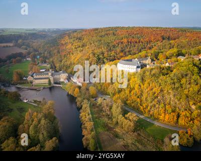 Luftbild Sachsenburg Burganlage Sachsenburg und KZ-Gedenkstätte Sachsenburg am Fluss Zschopau Sachsenburg Sachsen Deutschland *** Luftbild Sachsenburg Schloss Sachsenburg und KZ-Gedenkstätte Sachsenburg am Fluss Zschopau Sachsenburg Sachsen Deutschland Sachsenburg24 00106 Stockfoto