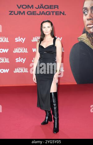 Jana Riva bei der Premiere DER TAG DES JACKALS im ZOO Palast in Berlin am 05.11.2024 *** Jana Riva bei der Uraufführung DES JACKAL-TAGES im ZOO Palast in Berlin am 05 11 2024 Stockfoto