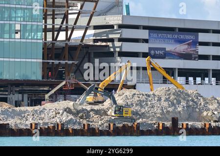 Miami, Florida, USA - 1. Dezember 2023: Bauarbeiten an einem neuen Kreuzfahrthafen für MSC Cruises im Hafen von Miami Stockfoto