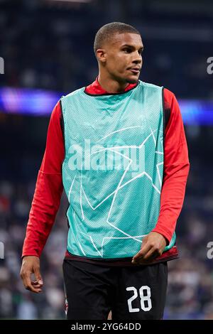 MADRID, SPANIEN - 05. NOVEMBER: Malick Thiaw vom AC Milan vor dem Spiel der UEFA Champions League 2024/25 Phase MD4 zwischen Real Madrid C.F. und AC Milan im Estadio Santiago Bernabeu am 5. November 2024 in Madrid. (Foto von QSP) Stockfoto
