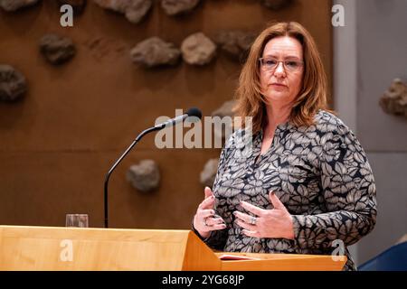 DEN HAAG, NIEDERLANDE - 9. APRIL: Staatssekretärin für Finanzen Aukje de Vries während der Plenardebatte im Tweede Kamer am 9. April 2024 in den Haag, Niederlande (Foto: John Beckmann/Orange Pictures) Stockfoto