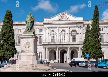 Lisboa, Portugal - 04. Juni 2024 - Hauptportal des Nationalpalastes Ajuda in Lissabon, auch portugiesisches Kulturministerium, Portugal Stockfoto