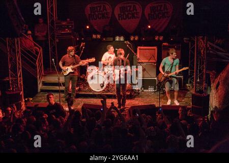 Arctic Monkeys tritt in Bar M, Ibiza, 1. September 2007, Ibiza, Spanien auf. Stockfoto