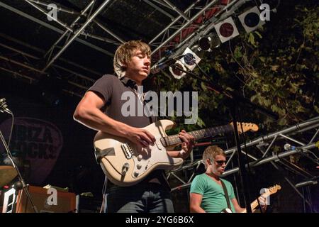 Arctic Monkeys tritt in Bar M, Ibiza, 1. September 2007, Ibiza, Spanien auf. Stockfoto