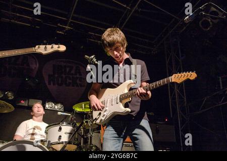 Arctic Monkeys tritt in Bar M, Ibiza, 1. September 2007, Ibiza, Spanien auf. Stockfoto