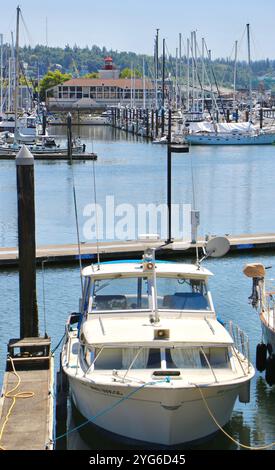 Yachten legen in Everett Marina mit Anthony's Woodfire Grill Restaurant Port Gardner Bay Seattle Washington State USA an Stockfoto