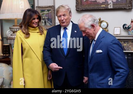 Aktenfoto vom 12/2019 des Prinzen von Wales trifft US-Präsident Donald Trump und seine Frau Melania im Clarence House, Zentrum von London, während sich die NATO-Führer zum 70. Jahrestag der Allianz versammeln. Trump wurde zum 47. Präsidenten der Vereinigten Staaten gewählt. Erscheinungsdatum: Mittwoch, 6. November 2024. Stockfoto