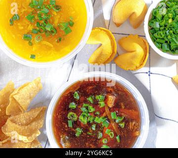 Eiertropfen Und Heiße Und Saure Suppe Stockfoto