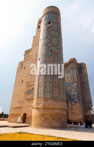 Denkmal von Tamerlane in Shahrisabz. Ruinen des Eingangsportals des Ak-Saray Palace. Der Ak-Saray Palast ist ein historischer Ort in der Altstadt von Shahrisabz, Uzbe Stockfoto
