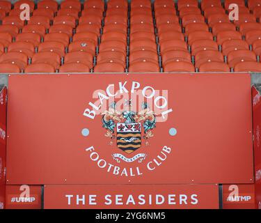 Blackpool, Großbritannien. November 2024. Blackpool Football Club Logo über dem Tunnel während des Bristol Street Motors Trophy Matches Blackpool gegen Liverpool U21 in der Bloomfield Road, Blackpool, Vereinigtes Königreich, 6. November 2024 (Foto: Mark Cosgrove/News Images) in Blackpool, Vereinigtes Königreich am 11.6.2024. (Foto: Mark Cosgrove/News Images/SIPA USA) Credit: SIPA USA/Alamy Live News Stockfoto