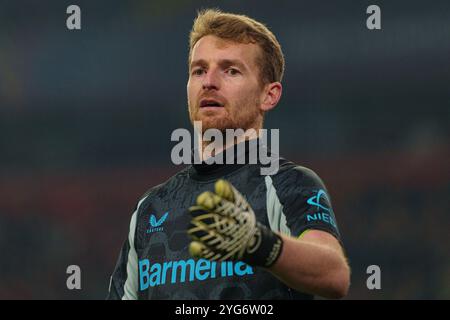 Lukáš Hrádecký von Bayer Leverkusen im Einsatz während des Phase MD4-Spiels der UEFA Champions League 2024/25 zwischen Liverpool und Bayer Leverkusen am Dienstag, den 5. November 2024 in Anfield, Liverpool. (Foto: Steven Halliwell | MI News) Credit: MI News & Sport /Alamy Live News Stockfoto