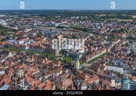 Luftaufnahme der Stadt Ansbach an der Fränkischen Rezat im Sommer Ausblick auf Ansbach, Bezirkshauptstadt MIttelfrankens in Bayern Ansbach Stadtgraben Stockfoto