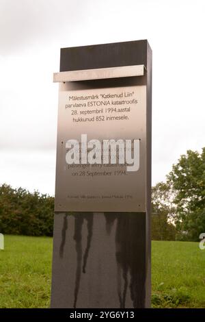 Das Denkmal der gebrochenen Linie (von Villu Jaanisoo) - ein Denkmal für die 852 Opfer des Untergangs der Fähre MS Estland im Jahr 1994 in Tallinn - Estland Stockfoto