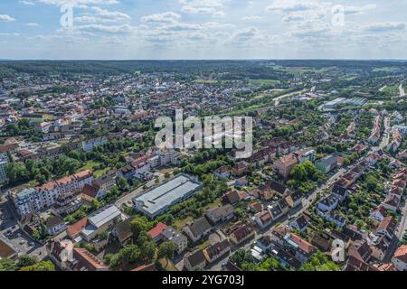 Luftaufnahme der Stadt Ansbach an der Fränkischen Rezat im Sommer Ausblick auf Ansbach, Bezirkshauptstadt MIttelfrankens in Bayern Ansbach Stadtgraben Stockfoto