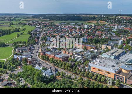 Luftaufnahme der Stadt Ansbach an der Fränkischen Rezat im Sommer Ausblick auf Ansbach, Bezirkshauptstadt MIttelfrankens in Bayern Ansbach Stadtgraben Stockfoto