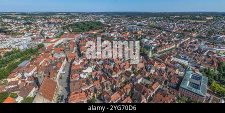 Luftaufnahme der Stadt Ansbach an der Fränkischen Rezat im Sommer Ausblick auf Ansbach, Bezirkshauptstadt MIttelfrankens in Bayern Ansbach Stadtgraben Stockfoto