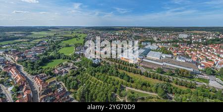 Luftaufnahme der Stadt Ansbach an der Fränkischen Rezat im Sommer Ausblick auf Ansbach, Bezirkshauptstadt MIttelfrankens in Bayern Ansbach Stadtgraben Stockfoto