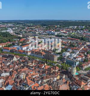 Luftaufnahme der Stadt Ansbach an der Fränkischen Rezat im Sommer Ausblick auf Ansbach, Bezirkshauptstadt MIttelfrankens in Bayern Ansbach Stadtgraben Stockfoto