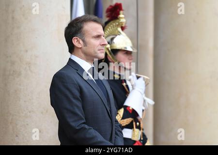 Paris, Frankreich. November 2024. Begrüßung von Herrn Kassym Jomart Tokaiev, Präsident der Republik Kasachstan, durch den Präsidenten der Republik Emmanuel Macron im Elysee-Palast in Paris, Frankreich am 5. November 2024. (Foto: Lionel Urman/SIPA USA) Credit: SIPA USA/Alamy Live News Stockfoto