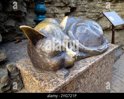 Kislowodsk, Russland - 01. Dezember 2023: Skulptur „Katze“ in der Herzen-Straße, Kislowodsk-Stadt Stockfoto