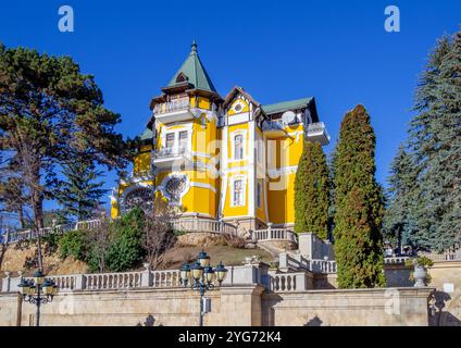 Kislowodsk, Russland - 2. Dezember 2023: Datscha-Evid A.I. Tvalchrelidse (Hütte von Kshesinskaja), Kislowodsk Stockfoto