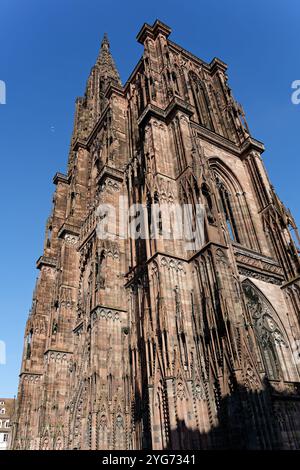 Diese alternative, detaillierte Ansicht von Straßburg im Elsass, Frankreich, zeigt die traditionellen Fachwerkhäuser der Stadt im Bezirk Petite France. Stockfoto