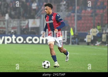 Dan Ndoye (Bologna FC) in Aktion während des Fußballspiels Bologna FC vs AS Monaco, UEFA Champions League in Bologna, Italien, 05. November 2024 Stockfoto