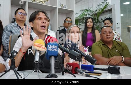 GYE PEDRO GRANJA Guayaquil, Mittwoch, 06. November 2024 durch eine Pressekonferenz kündigte der Präsidentschaftskandidat Pedro Granja an, dass er nicht auf seine Teilnahme an den nächsten Wahlen verzichten wird, aber nicht Wahlkampf führen wird, verurteilte auch mehrere Angriffe, wie der Raub auf einen Bruder und der Angriff, den seine Eltern heute Morgen erlitten haben, zusätzlich zu dem Attentat auf einen persönlichen Freund Fotos Cesar Munoz API Guayaquil Guayas Ecuador POL GYPEDL GYPEDL GYA1B1BB1B1B1BB1B1B1A xCÃ Stockfoto