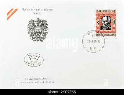 Ersttagsbrief, gedruckt von Österreich, mit abgestempelter Briefmarke, die Paracelsus, 450. Gedenkjubiläum Paracelsus, um 1991 zeigt. Stockfoto