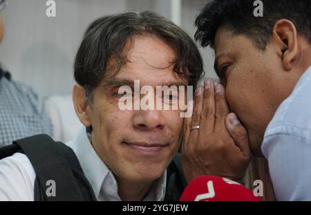 GYE PEDRO GRANJA Guayaquil, Mittwoch, 06. November 2024 durch eine Pressekonferenz kündigte der Präsidentschaftskandidat Pedro Granja an, dass er nicht auf seine Teilnahme an den nächsten Wahlen verzichten wird, aber nicht an Wahlkampagnen teilnehmen wird, verurteilte auch mehrere Angriffe, wie den Raub auf einen Bruder und den Angriff, den seine Eltern heute Morgen erlitten haben, zusätzlich zum Attentat auf einen persönlichen Freund Fotos Cesar Munoz API Guayaquil Guayas Ecuador POL GYECUE23E28E28E28AAAAAA281 xCÃ Stockfoto