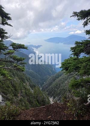 Fantastische Aussicht von den kanadischen Bergen Stockfoto