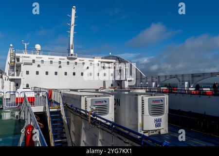 Kühlanhänger auf der RO-RO-Fähre M/V Stena Adventurer. Stockfoto