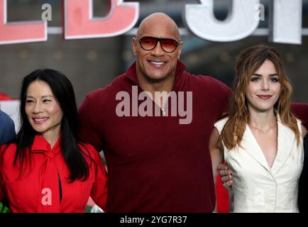 London, Großbritannien. November 2024. Lucy Liu, Dwayne Johnson und Kiernan Shipka nehmen an der Fotokonferenz für „Red One“ im Potters Fields Park in London Teil. (Foto: Fred Duval/SOPA Images/SIPA USA) Credit: SIPA USA/Alamy Live News Stockfoto