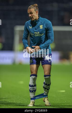 Preston, Großbritannien. November 2024. Brad Potts von Preston North End im Vorspiel während des Sky Bet Championship Matches Preston North End vs Sunderland in Deepdale, Preston, Großbritannien, 6. November 2024 (Foto: Alfie Cosgrove/News Images) in Preston, Großbritannien am 11. Juni 2024. (Foto: Alfie Cosgrove/News Images/SIPA USA) Credit: SIPA USA/Alamy Live News Stockfoto